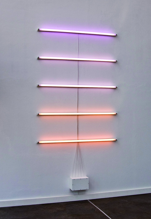 Uli Westphal, Shelf Life, 2011, Installation, n°5, lumière fluorescente, néon, relais, système de desserte électrique, dimensions variables