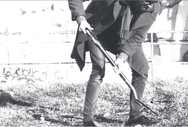 © Anaïs Tondeur, extrait du film, L’homme qui creuse